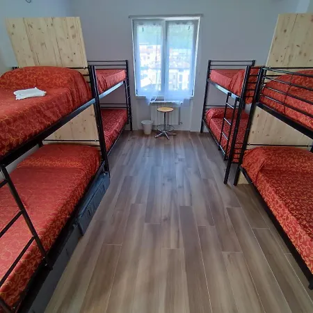 Cornizzolo Vandrarhem Suello